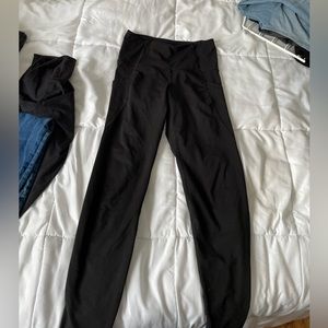 Old navy black leggings. Size S/M. Has pockets